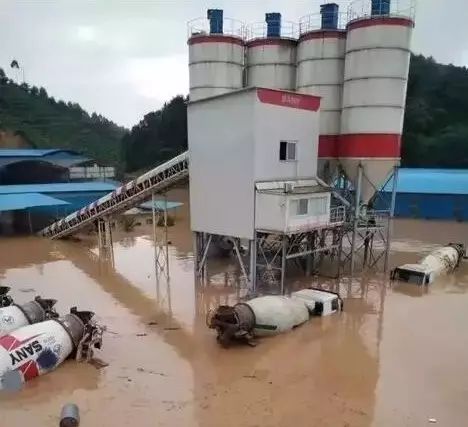 大雨過(guò)后，就知道混凝土攪拌站選址有多么重要了